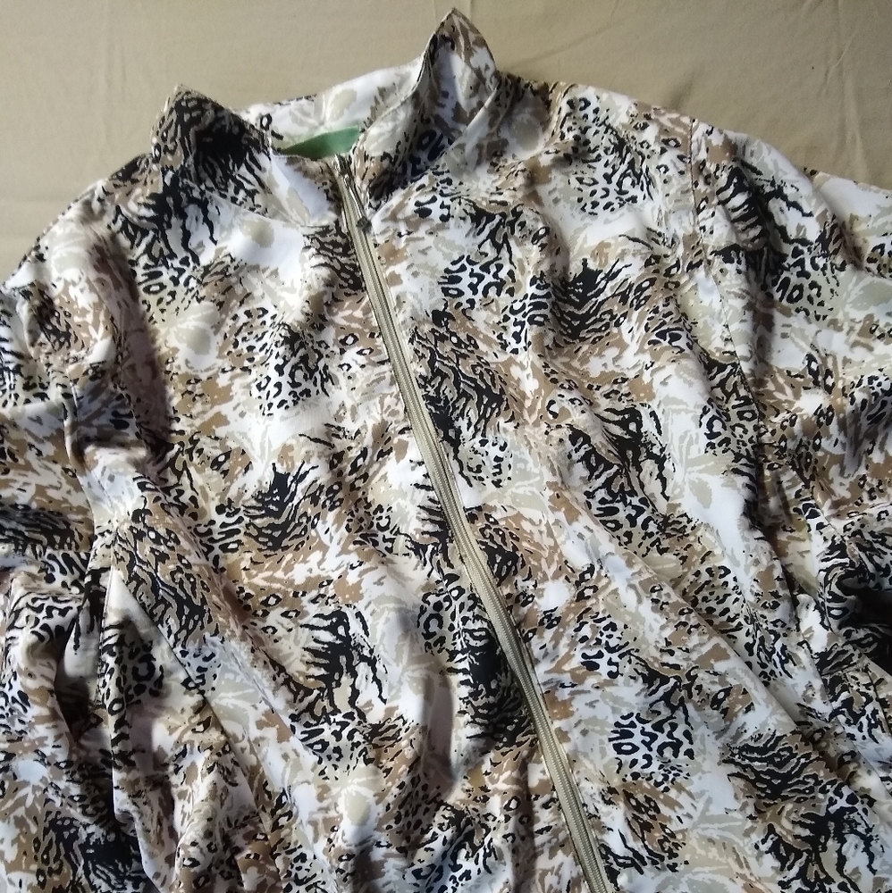 Price Drop⬇️! Animal Print Zip Up